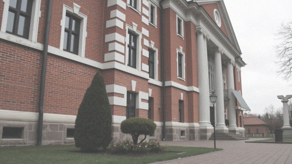 Jakie są różnice w wymaganiach wiekowych dla kobiet i mężczyzn?